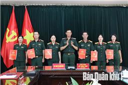 Cục Chính trị trao quân hàm, nâng bậc lương Thượng tá quân nhân chuyên nghiệp năm 2025